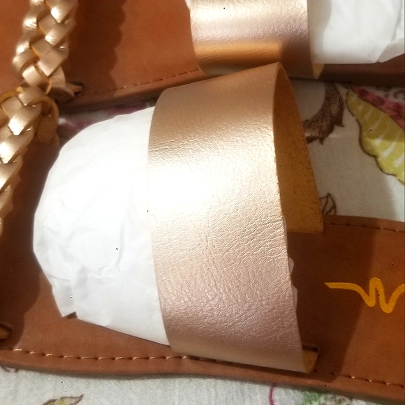 Womens Rose Gold Flat Sandals Size 7 to 7 1/2 - Picture 6 of 6